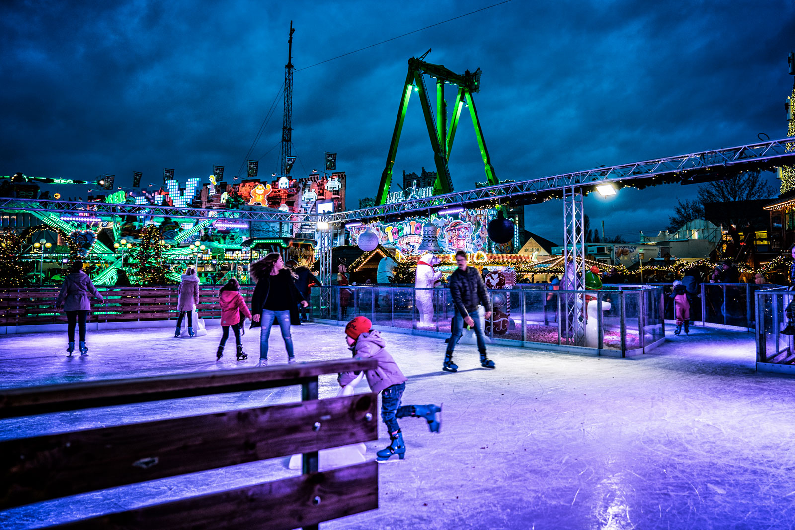 Eisbahn mit Besuchern